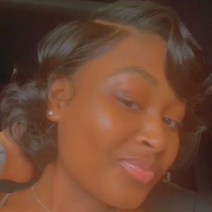 Meet your Posher, Nia